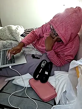 madamsensuale online show from November 17, 2025, 3:01 am