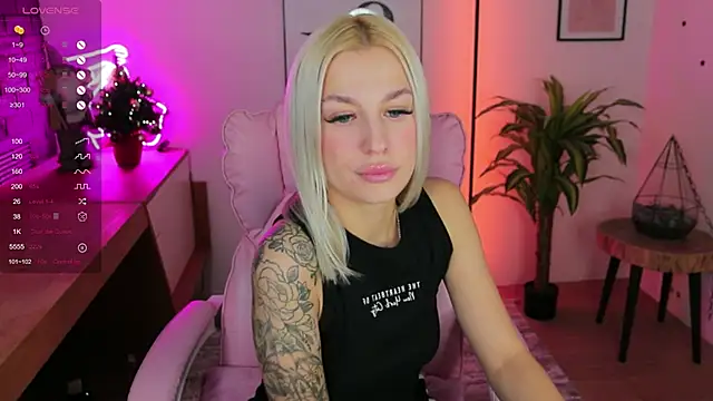 Crystal Barbie online show from December 3, 2024, 8:06 pm