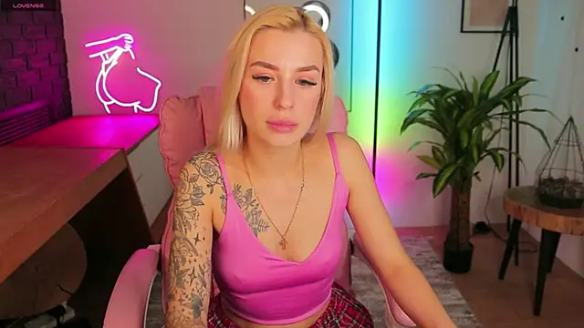 Crystal Barbie online show from March 18, 2025, 4:37 am