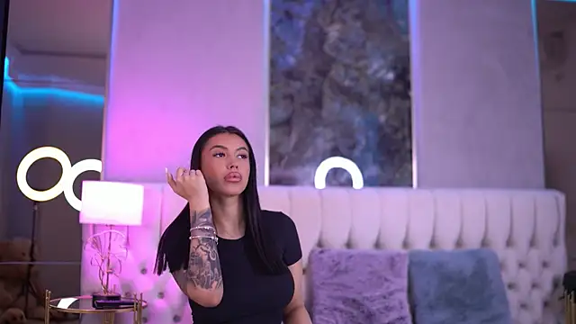 AishaDevoe online show from February 5, 2025, 7:42 pm