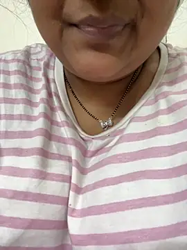 Snapshot of smile_pretty chatting on October 9, 2025, 8:29 pm smile pretty online show from October 9, 2025, 8:29 pm