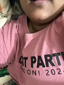 Snapshot of smile_pretty chatting on November 11, 2025, 7:36 pm smile pretty online show from November 11, 2025, 7:36 pm