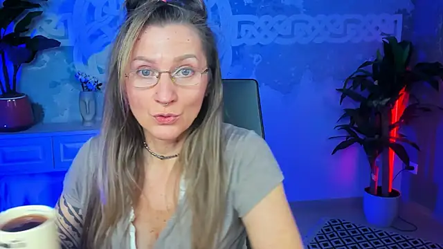 FridaTander online show from February 3, 2025, 6:39 pm