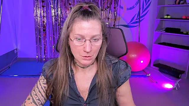 FridaTander online show from February 20, 2025, 3:30 pm