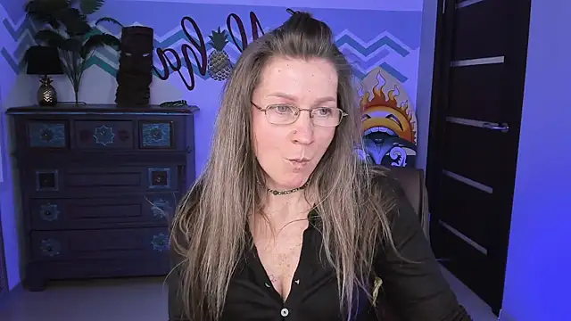 FridaTander online show from March 8, 2025, 1:14 pm