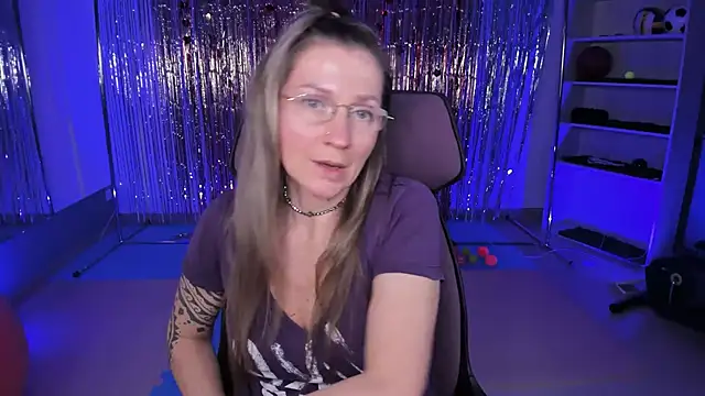 FridaTander online show from March 22, 2025, 5:09 pm