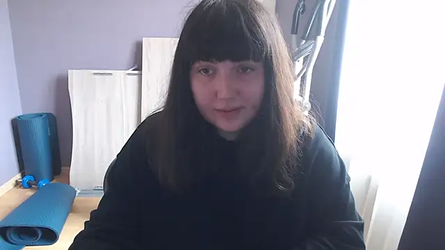 Lynylou online show from September 13, 2025, 12:49 pm