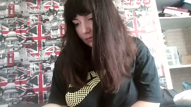 Lynylou online show from November 2, 2025, 12:07 pm