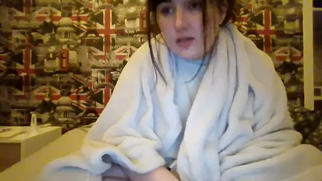 Lynylou online show from November 30, 2025, 7:18 pm