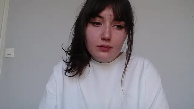 Lynylou online show from March 18, 2026, 4:43 pm