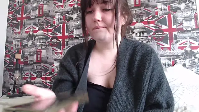 Lynylou online show from March 22, 2026, 2:20 pm