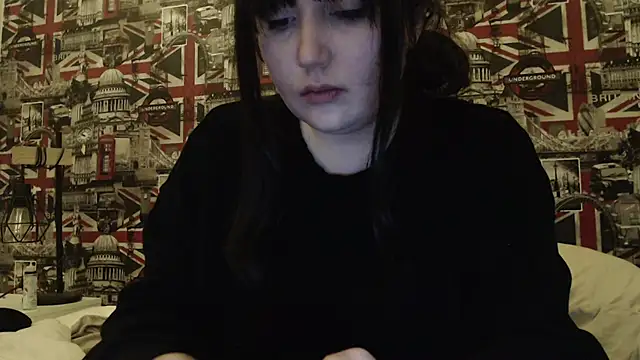 Lynylou online show from March 24, 2026, 9:31 pm