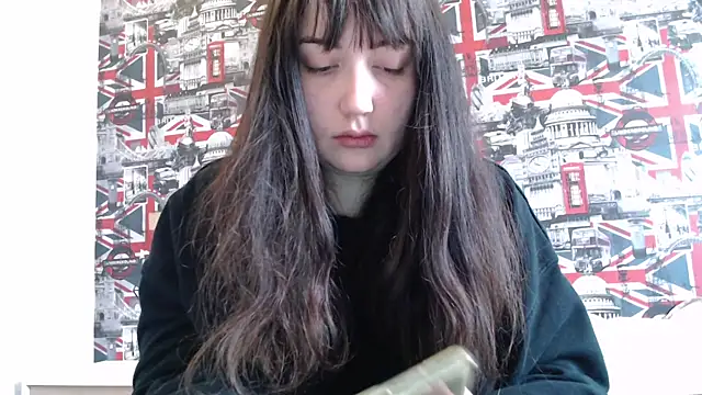 Lynylou online show from March 29, 2026, 2:28 pm