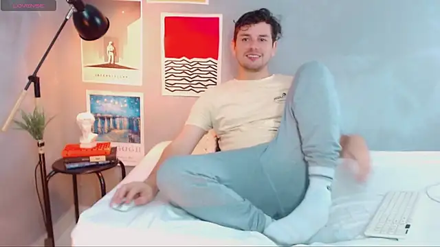 Snapshot of Elio555 chatting on October 13, 2025, 7:03 pm Elio555 online show from October 13, 2025, 7:03 pm