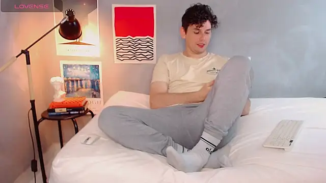 Snapshot of Elio555 chatting on October 31, 2025, 1:23 pm Elio555 online show from October 31, 2025, 1:23 pm