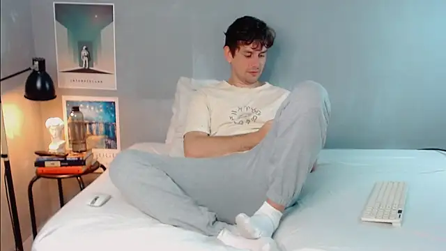 Elio555 online show from February 4, 2026, 9:42 pm