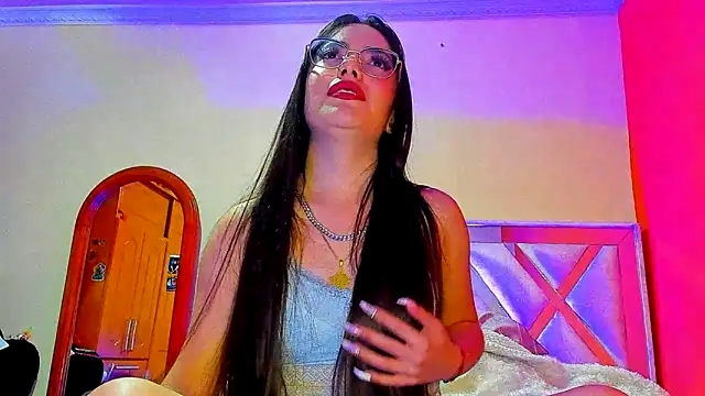 Sophia-Miller online show from December 5, 2024, 4:42 am