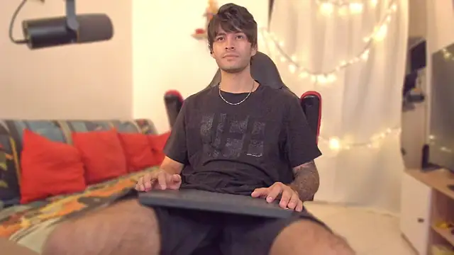 justin stark7 online show from December 15, 2025, 8:57 pm