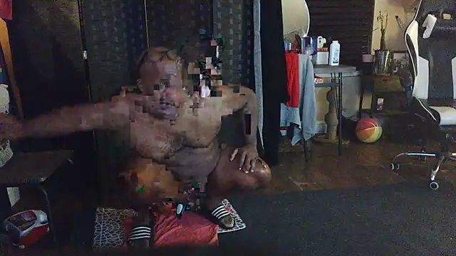 Snapshot of bigshh8 chatting on October 7, 2025, 11:29 am bigshh8 online show from October 7, 2025, 11:29 am