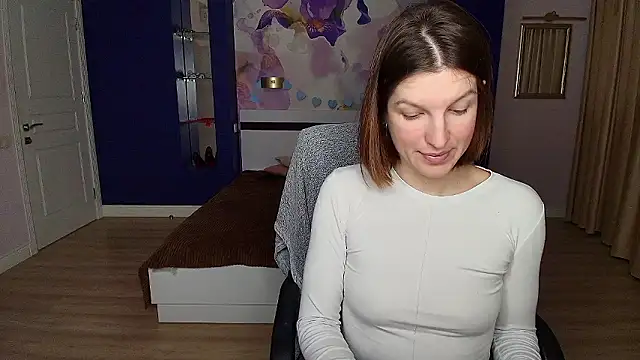 EmilyWalkeri online show from December 3, 2024, 8:50 pm