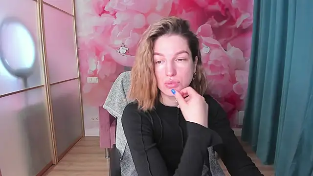 EmilyWalkeri online show from January 27, 2025, 8:07 am