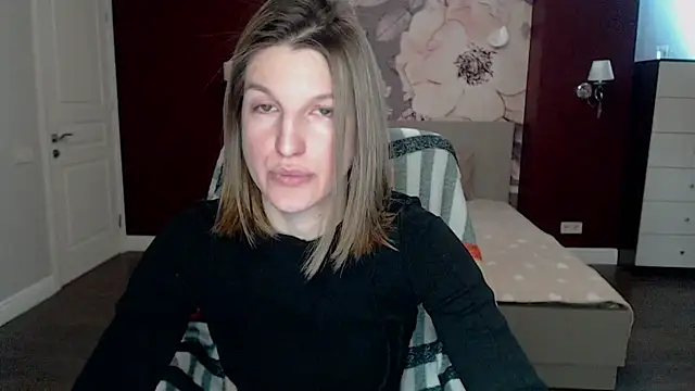 EmilyWalkeri online show from March 4, 2025, 7:51 am