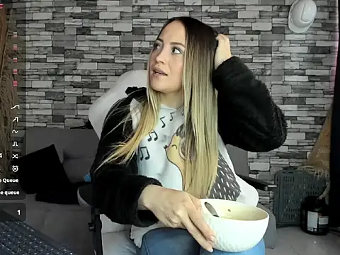 Snapshot of cindy_love2 chatting on October 3, 2025, 3:09 pm cindy love2 online show from October 3, 2025, 3:09 pm