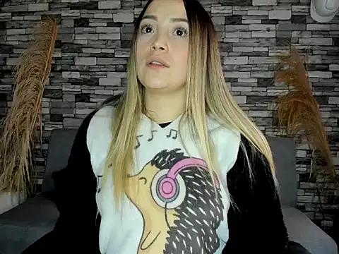 Snapshot of cindy_love2 chatting on October 23, 2025, 7:45 pm cindy love2 online show from October 23, 2025, 7:45 pm