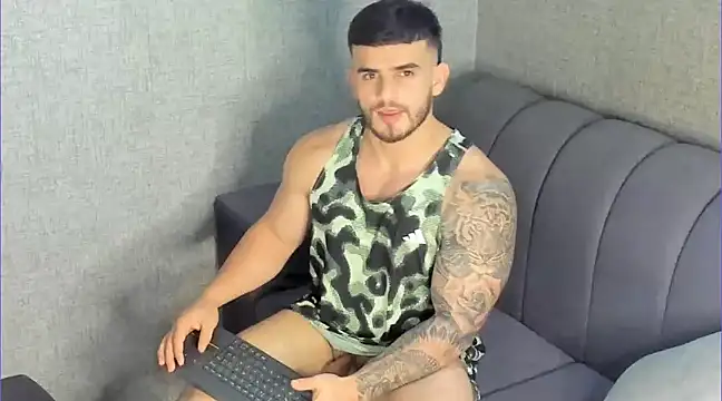 Ricardogo19 online show from December 31, 2024, 4:49 am