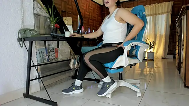 Snapshot of Cristina_Vanegas631 chatting on June 15, 2026, 8:00 pm Cristina Vanegas631 online show from June 15, 2026, 8:00 pm
