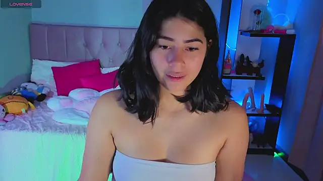 Snapshot of LoaLuxury chatting on September 20, 2025, 5:03 pm LoaLuxury online show from September 20, 2025, 5:03 pm