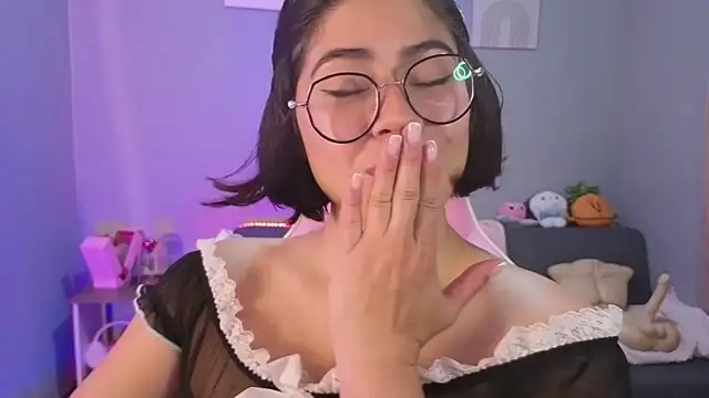 LoaLuxury online show from June 24, 2026, 3:33 pm