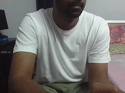 Snapshot of IndianEurope chatting on November 18, 2025, 6:56 pm IndianEurope online show from November 18, 2025, 6:56 pm