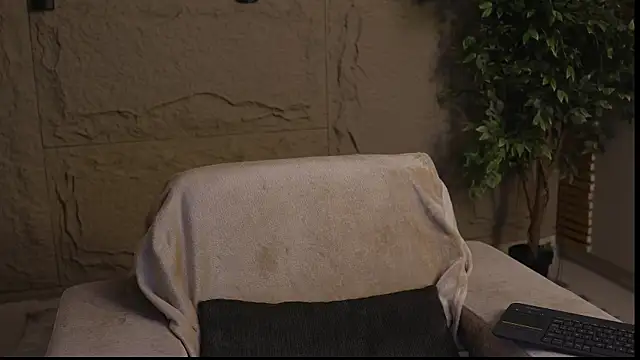 Logan Varela online show from September 30, 2025, 1:05 pm