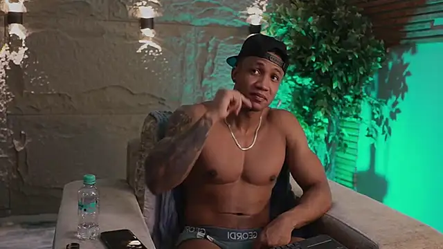 Logan Varela online show from December 4, 2025, 1:53 pm