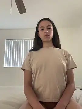 brookehoneynina online show from February 4, 2025, 9:52 pm