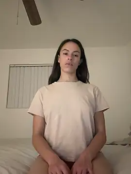 brookehoneynina online show from February 5, 2025, 1:04 am