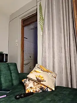 C-yoyo online show from December 17, 2025, 11:27 am