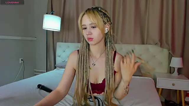 Valerie Woods online show from June 19, 2026, 12:37 am