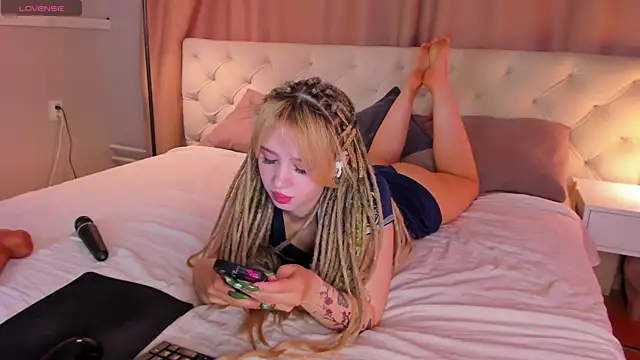Valerie Woods online show from June 20, 2026, 1:09 am
