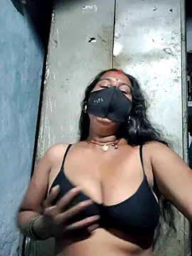 Snapshot of Hey_Ziya chatting on October 5, 2025, 10:40 pm Hey Ziya online show from October 5, 2025, 10:40 pm