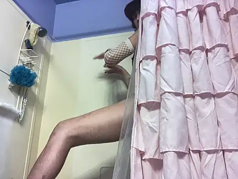 gurlnips online show from December 26, 2024, 9:58 pm