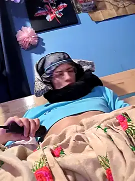 gurlnips online show from January 31, 2025, 2:58 am