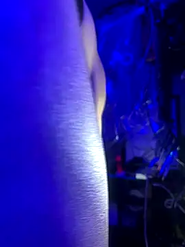 gurlnips online show from December 18, 2025, 1:06 pm