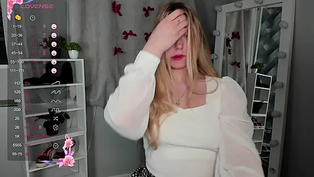 Snapshot of Rebecca_Kelly chatting on March 14, 2025, 6:39 pm Rebecca Kelly online show from March 14, 2025, 6:39 pm