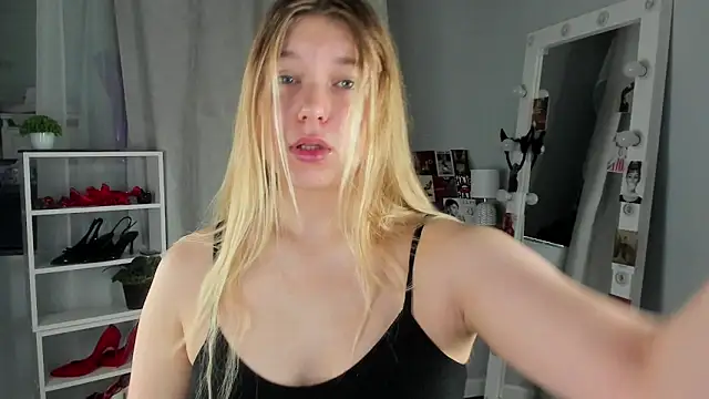 Rebecca Kelly online show from September 24, 2025, 2:04 am