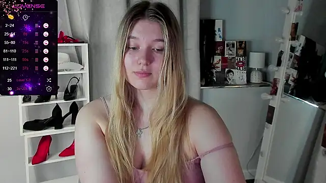 Snapshot of Rebecca_Kelly chatting on March 16, 2026, 5:44 am Rebecca Kelly online show from March 16, 2026, 5:44 am