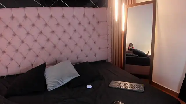 Snapshot of ShanellBlack chatting on October 4, 2025, 4:10 am ShanellBlack online show from October 4, 2025, 4:10 am