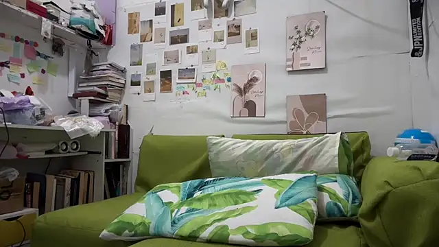 Snapshot of Pinkyrose111 chatting on September 24, 2025, 1:20 am Pinkyrose111 online show from September 24, 2025, 1:20 am