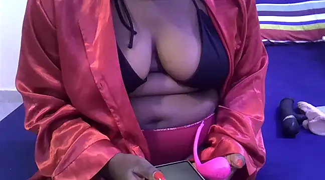 creamyjuices01 online show from December 7, 2024, 12:35 pm